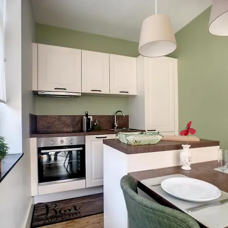 O Petit Chateau 라로셰안알데네