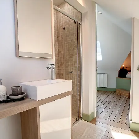 아파트 O Petit Chateau 라로셰안알데네